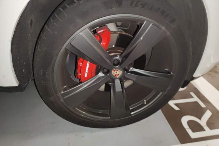 Used Porsche Macan 2023 Macan 2.0T Right Front Wheel Hub
