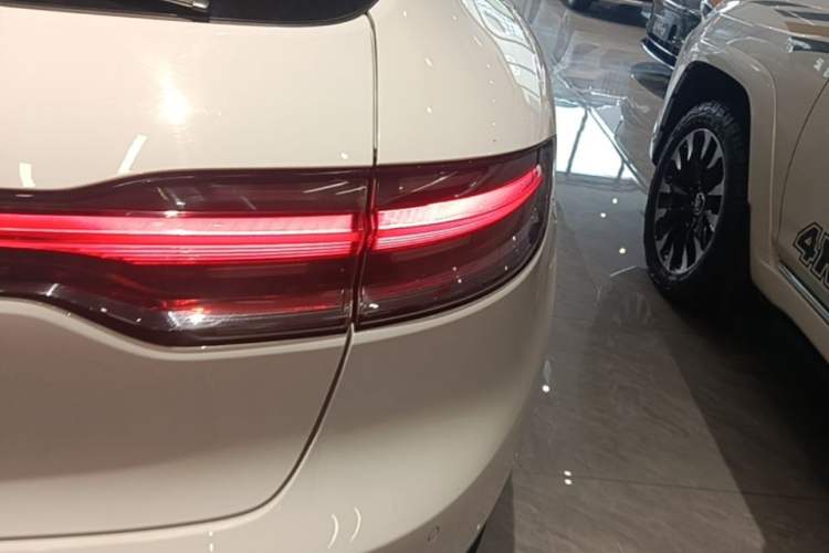 Used Porsche Macan 2023 Macan 2.0T Right Rear Taillight