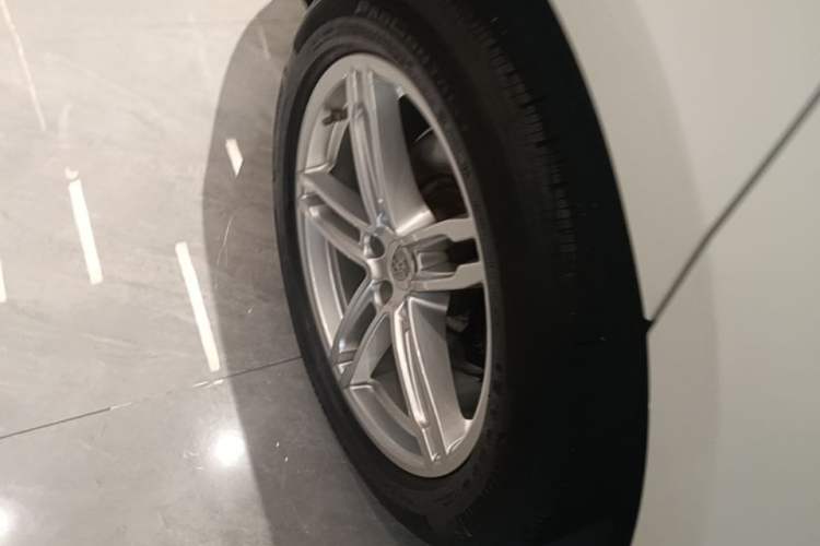 Used Porsche Macan 2023 Macan 2.0T Right Rear Wheel Hub
