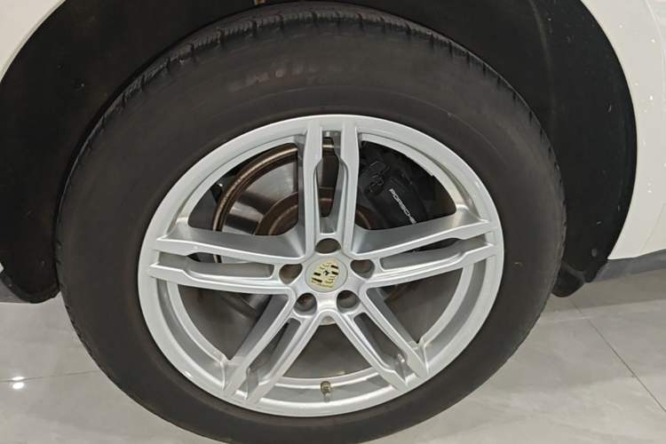 Used Porsche Macan 2023 Macan 2.0T Right Rear Wheel Hub