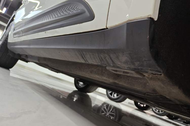 Used Porsche Macan 2023 Macan 2.0T Right Side Sill