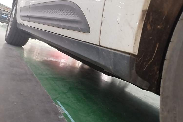 Used Porsche Macan 2023 Macan 2.0T Right Side Sill
