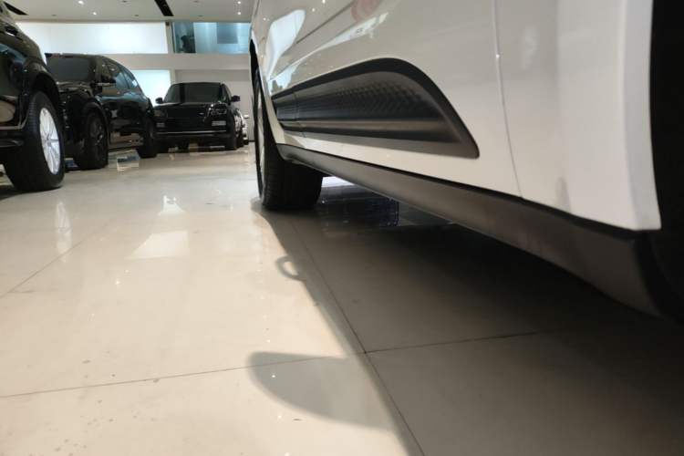 Used Porsche Macan 2023 Macan 2.0T Right Side Sill