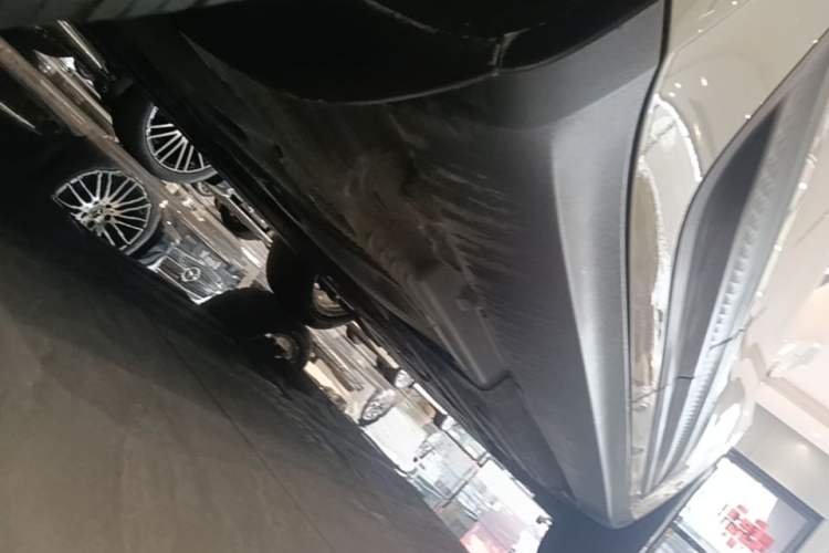 Used Porsche Macan 2023 Macan 2.0T Right Side Sill