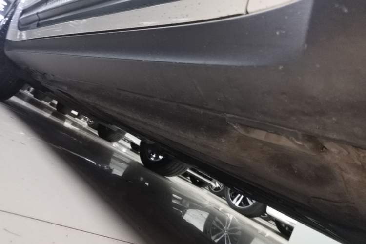 Used Porsche Macan 2023 Macan 2.0T Right Side Sill