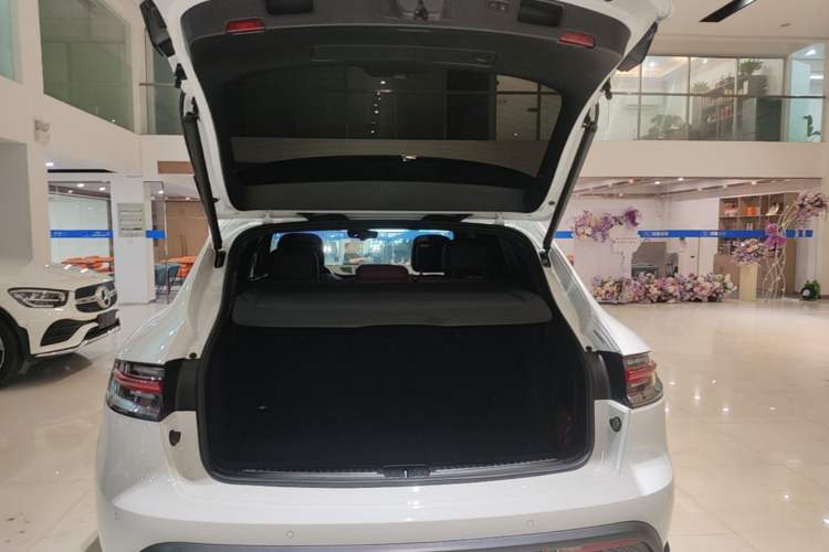 Used Porsche Macan 2023 Macan 2.0T Trunk