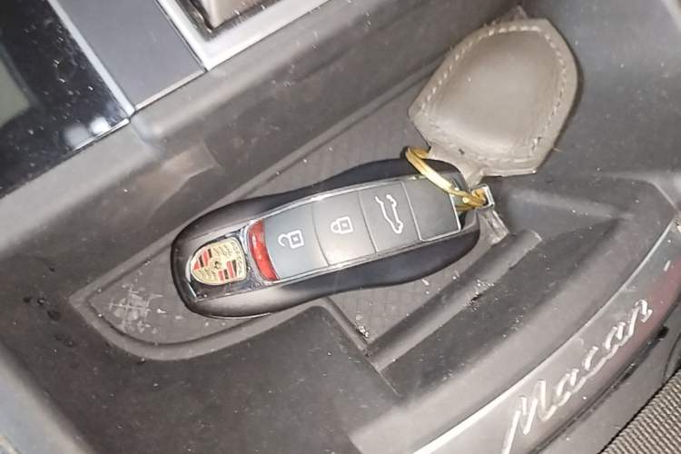 Used Porsche Macan 2023 Macan 2.0T Vehicle Key