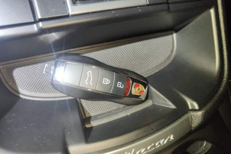 Used Porsche Macan 2023 Macan 2.0T Vehicle Key