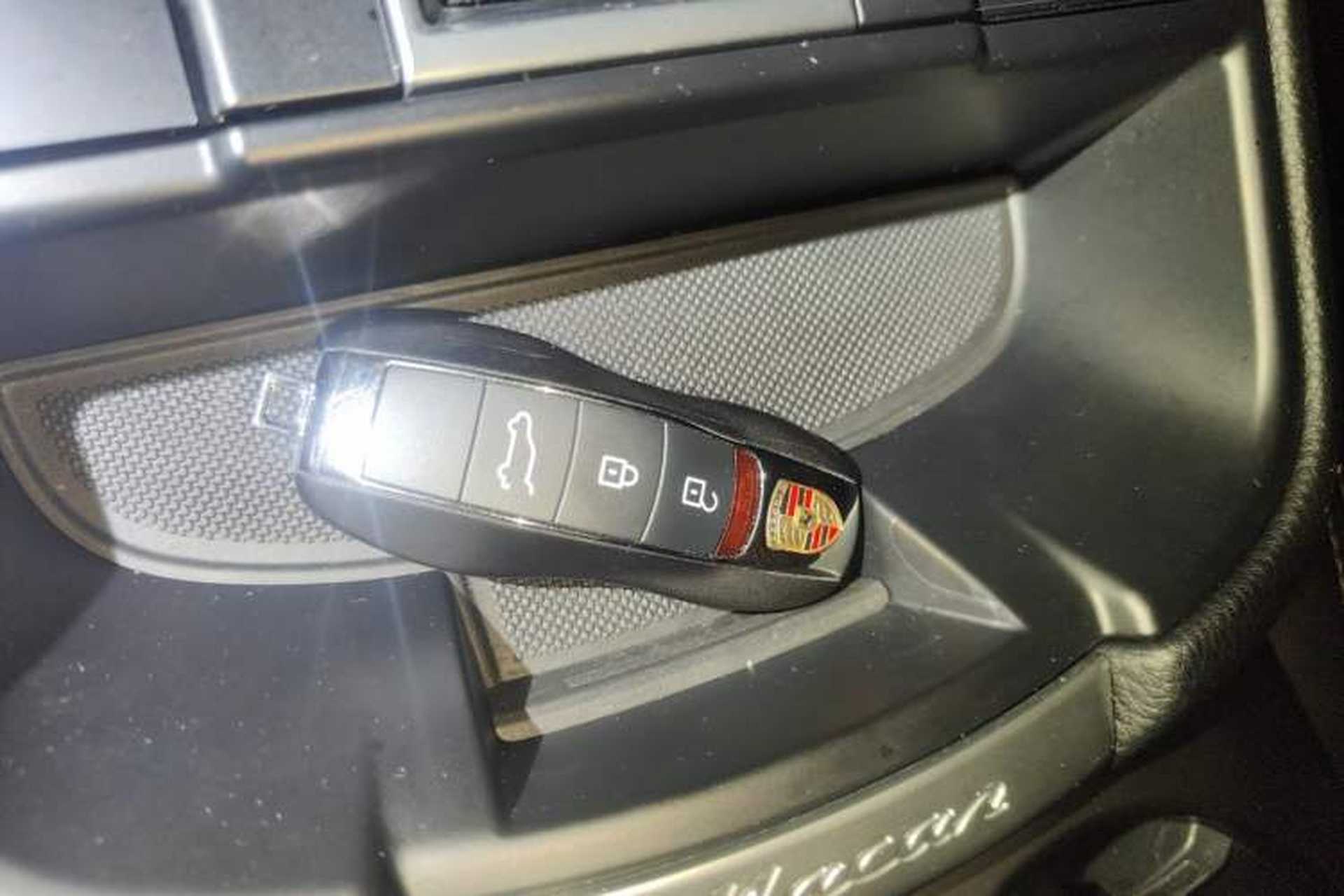 Used Porsche Macan 2023 Macan 2.0T Vehicle Key