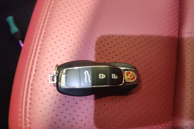 Used Porsche Macan 2023 Macan 2.0T Vehicle Key