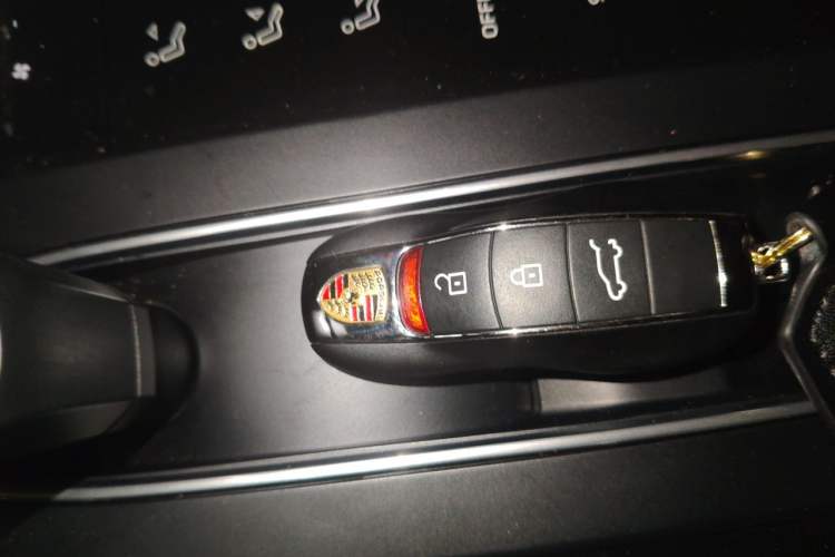 Used Porsche Macan 2023 Macan 2.0T Vehicle Key