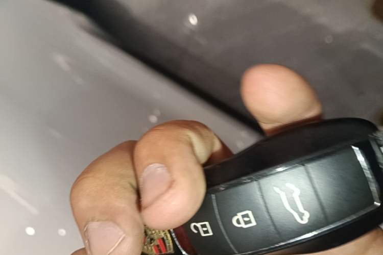 Used Porsche Macan 2023 Macan 2.0T Vehicle Key