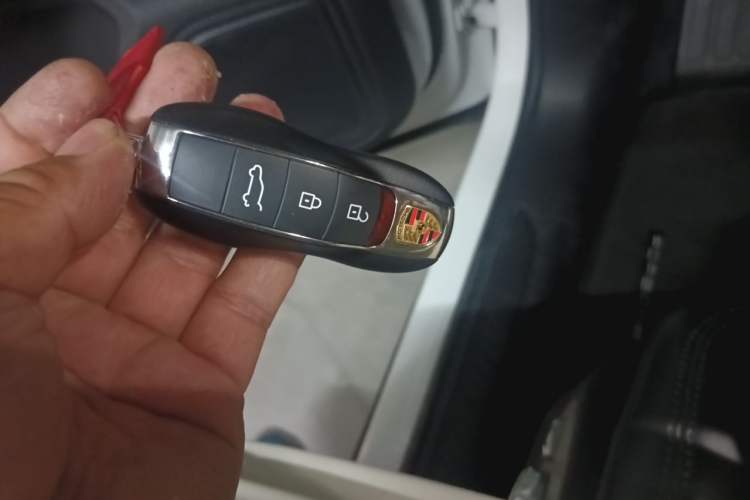Used Porsche Macan 2023 Macan 2.0T Vehicle Key