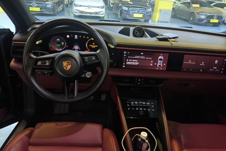 Used Porsche Macan 2024 Macan 4 Center Console