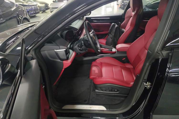Used Porsche Macan 2024 Macan Long Range Edition Driver Seat