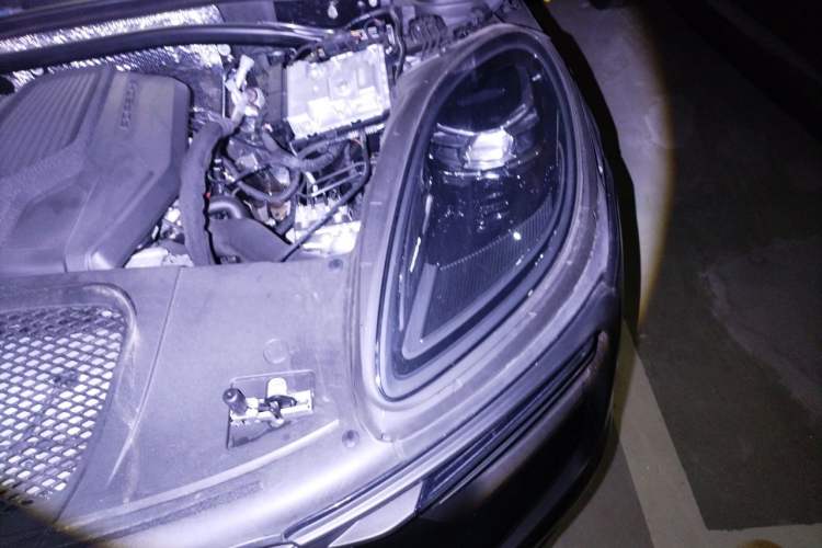 Used Porsche Macan 2024 Macan 2.0T Engine Bay Left