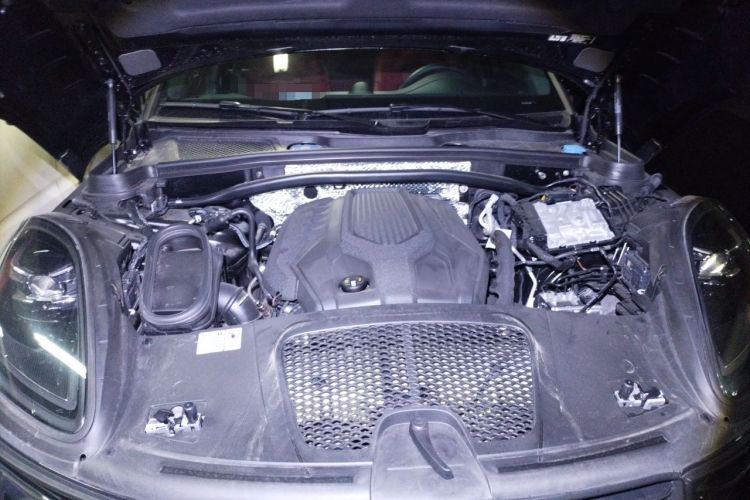 Used Porsche Macan 2024 Macan 2.0T Engine Bay