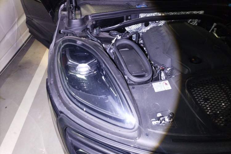 Used Porsche Macan 2024 Macan 2.0T Engine Bay Right