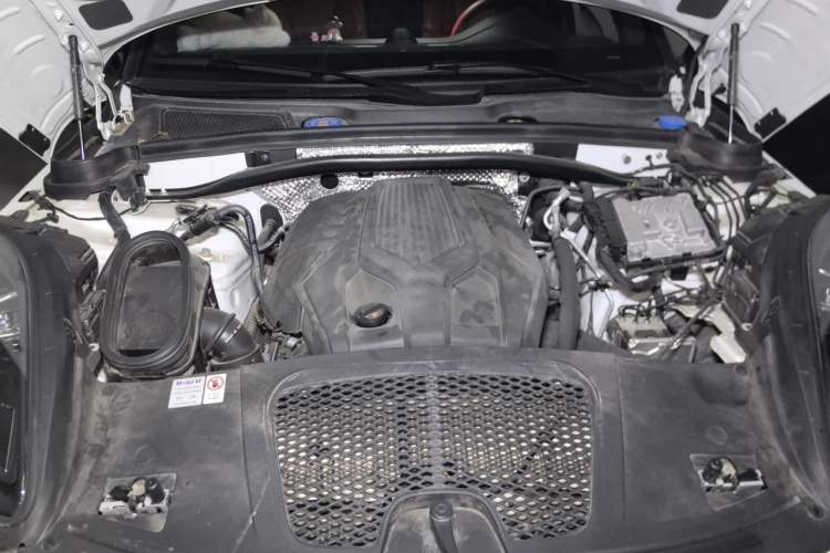 Used Porsche Macan 2024 Macan 2.0T Engine Bay