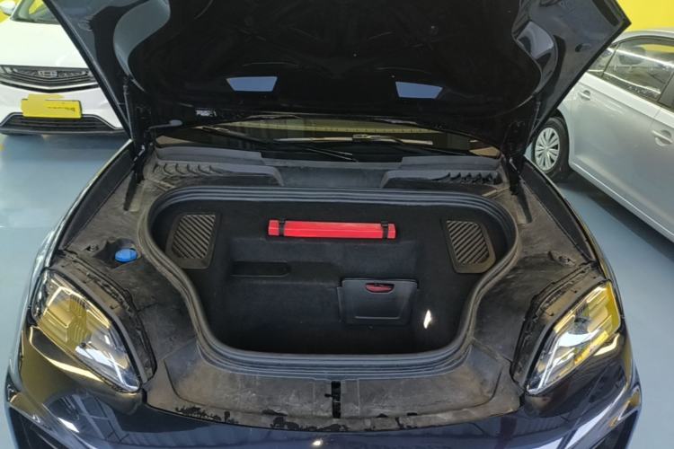 Used Porsche Macan 2024 Macan 4 Engine Bay