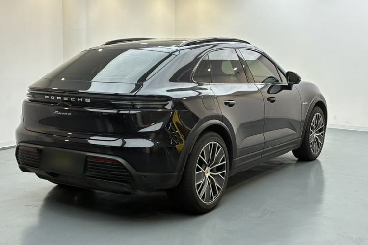 Used Porsche Macan 2024 Macan 4 Exterior 8