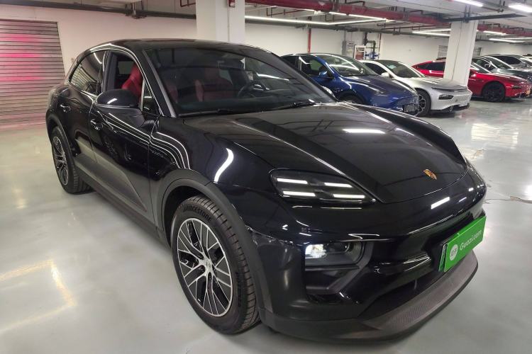 Used Porsche Macan 2024 Macan Long Range Edition Front Right 45 Deg
