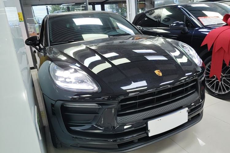Used Porsche Macan 2024 Macan T 2.0T Front Right 45 Deg