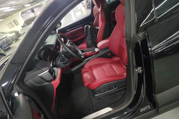 Used Porsche Macan 2024 Macan Long Range Edition Left Front Seat