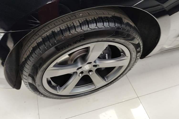 Used Porsche Macan 2024 Macan T 2.0T Left Front Wheel Hub