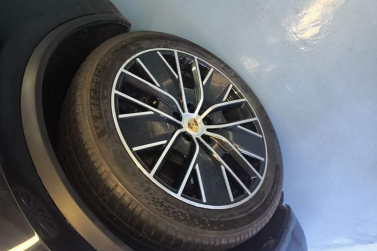 Used Porsche Macan 2024 Macan 4 Left Front Wheel Hub