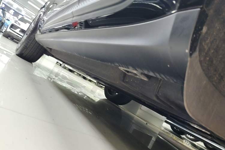 Used Porsche Macan 2024 Macan T 2.0T Left Side Sill