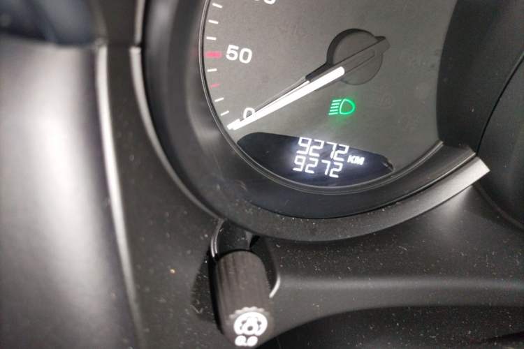 Used Porsche Macan 2024 Macan 2.0T Odometer Close Up