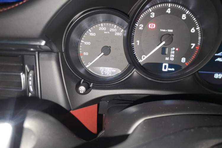 Used Porsche Macan 2024 Macan 2.0T Odometer Close Up