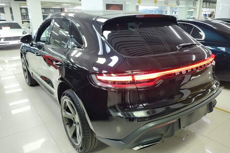 Used Porsche Macan 2024 Macan T 2.0T Rear Left 45 Deg