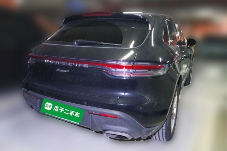 Used Porsche Macan 2024 Macan 2.0T Rear Right 45 Deg