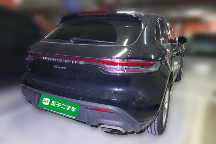 Used Porsche Macan 2024 Macan 2.0T Rear Right 45 Deg