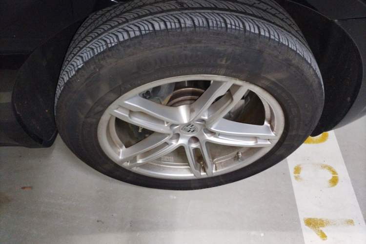 Used Porsche Macan 2024 Macan 2.0T Right Front Wheel Hub