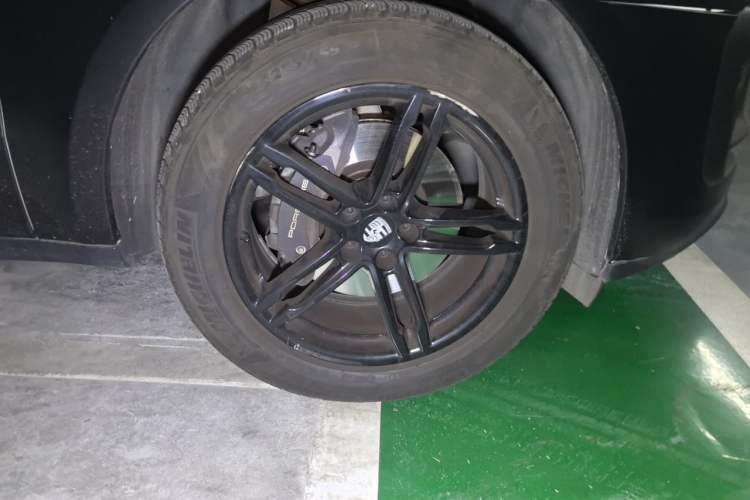 Used Porsche Macan 2024 Macan 2.0T Right Front Wheel Hub