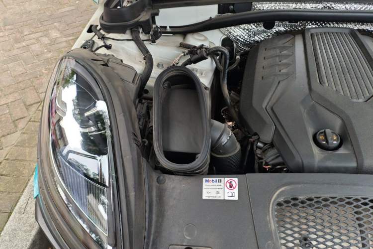 Used Porsche Macan 2024 Macan 2.0T Engine Bay Right