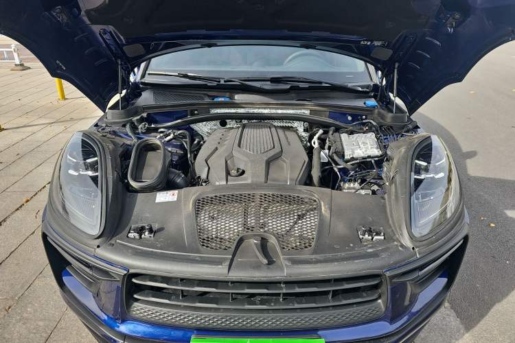 Used Porsche Macan 2024 Macan 2.0T Engine Bay
