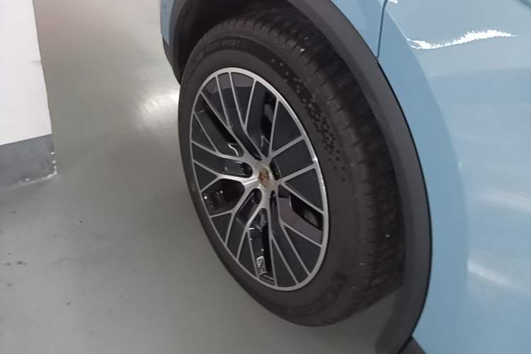 Used Porsche Macan 2024 Macan Long Range Edition Exterior 5