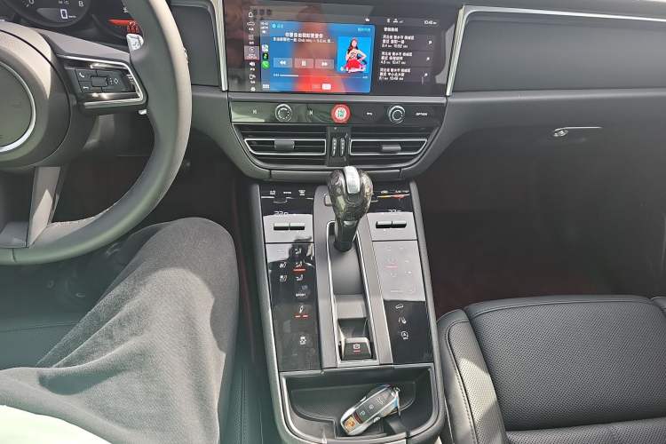 Used Porsche Macan 2024 Macan 2.0T Gear Lever