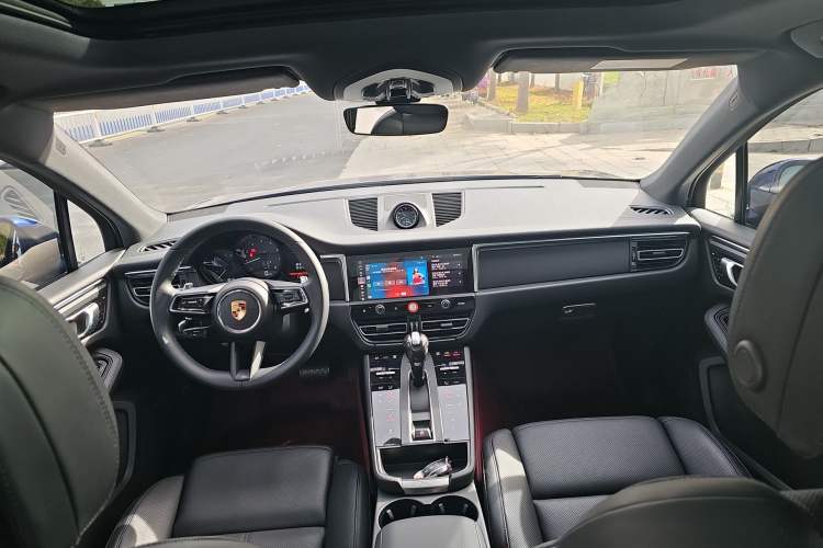 Used Porsche Macan 2024 Macan 2.0T Interior 3