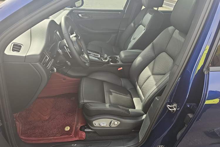 Used Porsche Macan 2024 Macan 2.0T Left Front Seat
