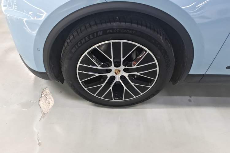 Used Porsche Macan 2024 Macan Long Range Edition Left Front Wheel Hub
