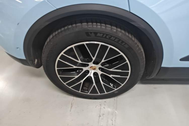 Used Porsche Macan 2024 Macan Long Range Edition Right Rear Wheel Hub