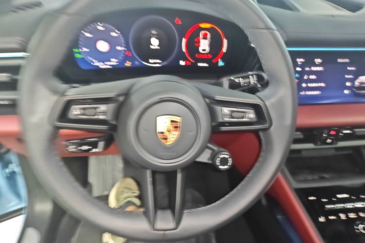 Used Porsche Macan 2024 Macan Long Range Edition Steering Wheel