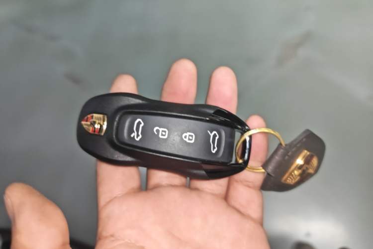 Used Porsche Macan 2024 Macan Long Range Edition Vehicle Key
