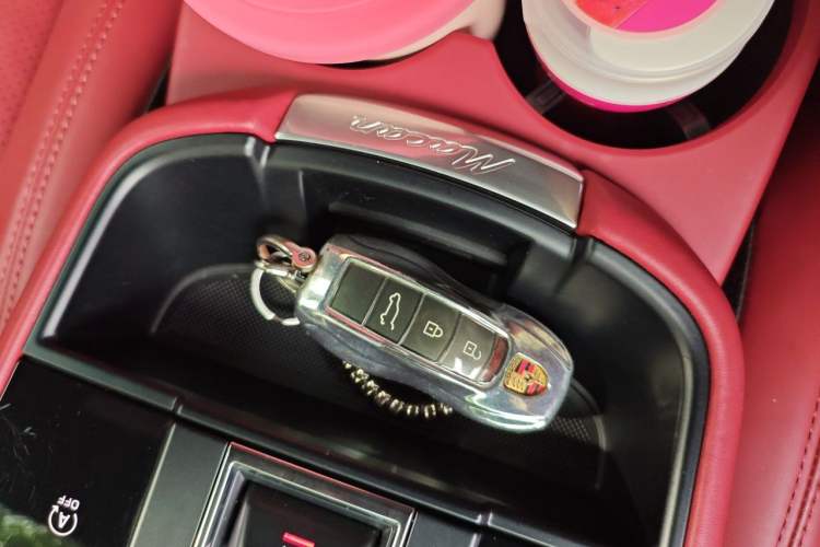 Used Porsche Macan 2024 Macan 2.0T Vehicle Key
