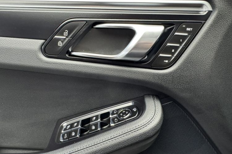 Used Porsche Macan 2024 Macan 2.0T Interior 1